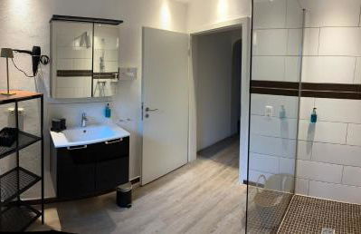 Ferienwohnung Schlossblick - 4 Sterne Sauna Pool Whirlpool exklusiv - Foto 37