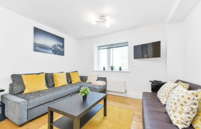 Little Corner of Bliss in BustlingLondon - Photo 6