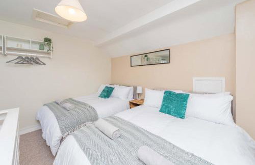 Central Townhouse Wolverhampton - Sleeps 8 - Ideal for Contractors & Families - Foto 18