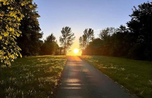 Stylish Tudor Cottage & Hot Tub - Photo 20