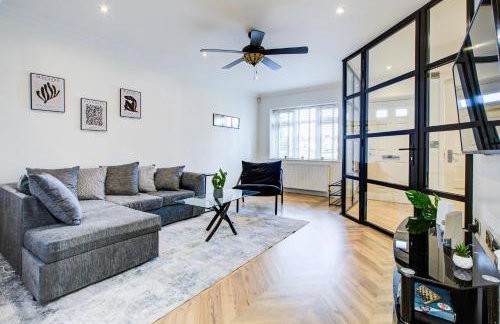 Peaceful Iver Home - Free Parking - WiFi A40 M40 M25 - Photo 2