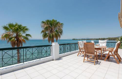 Beachfront Modern Apartment - Photo 33