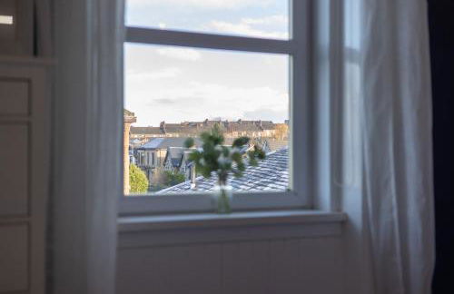 Extravagant 6 Bed Victorian Townhouse with Hot Tub - Photo 65