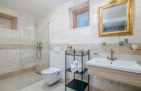 Stunning Home In Svet Vid Dobrinjski - Photo 37