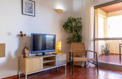 NOVO! Apartamento junto à praia com piscina - Foto 3