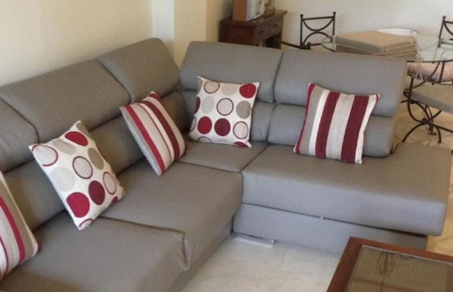 2 Bed Apartment Sleeps 4 - Pool Access - Garden - Foto 4