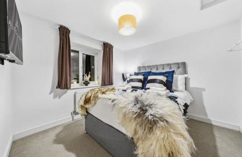 Knole Stylish 3BR House w Garden, Parking Near Cribbs and M5 by AltoLuxo Short Lets & Serviced Accommodation - Foto 1