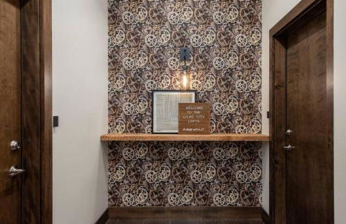 Walkable Downtown Loft with King Bed & Self Check in - Foto 28