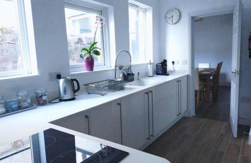 Newly Renovated 3 Bedroom House, 6 beds with 2 showers, near University Town Centre - Foto 10