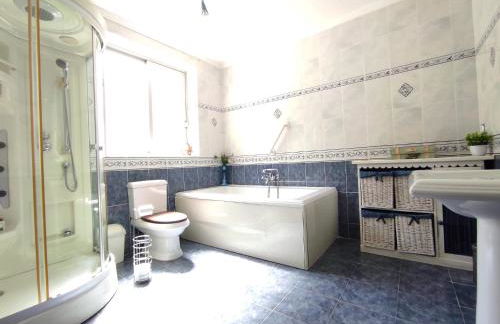 Villa con piscina a un paso de la playa - Photo 40