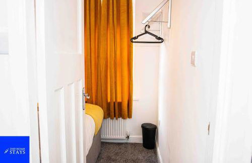 2ndHomeStays- Stoke-on-Trent-A Serene 3 Bed House with a Garden View-Suitable for Contractors-Relocation Families-Group of Friends-Sleeps 6 - 16 mins to J15 M6 and 36 mins to Alton Towers Resort - Foto 14