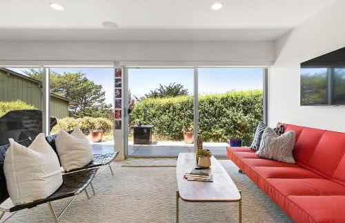 Marbella Lane - Cozy and Eccentric Design Home - Photo 25