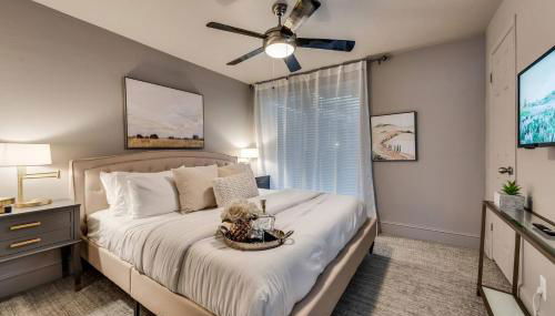 Spacious Dallas 2BR Condo Resort-Style Pool - Foto 3