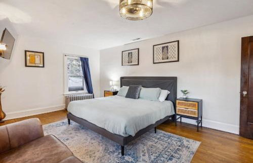 Steps to Edgewater - Sleeps 14 - Fun Game Room Retreat - Foto 42