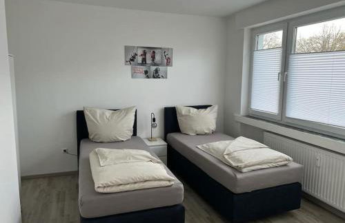 Eine modern renovierte Wohnung mit Balkonterrasse. - Foto 12