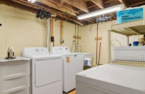 Charming 4BR Bungalow - Steps to Clarendon METRO - Foto 30