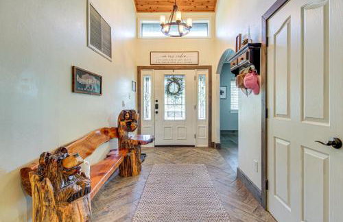 Near Woodland Lake Park Cabin with Serene Deck! - Foto 34