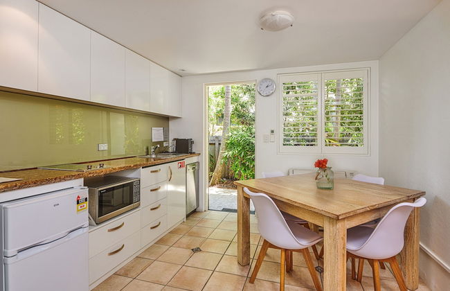 Julians Apartments - Photo 14