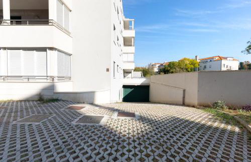 Bačvice - 2 BR , terrace,3 air conditioners, parking,elevator 3 minutes to the beach - Photo 19