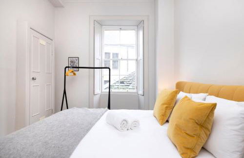 JOIVY Iconic Cockburn Street 4 Bedroom Apartment: Heart of Old Town - Foto 50