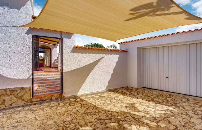 Serene Villa in Calpe With Private Swimming Pool - Photo 18