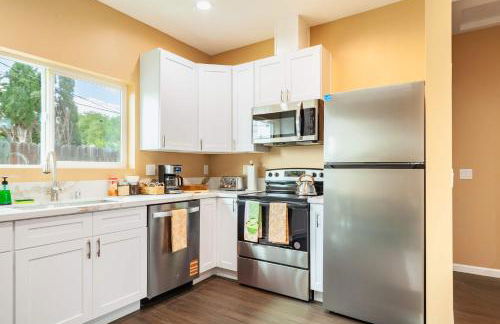 Cozy 2BR Home Mountain Views Pet Friendly - Foto 9