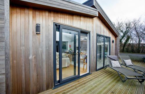 Nyland Lodge - Hot Tub - Fireplace - Free Parking & WiFi - Foto 41