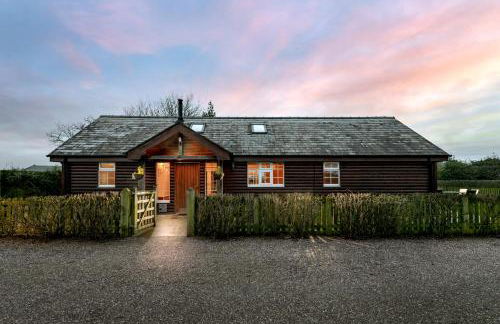 The Country Lodge at Hill House Farm Cheshire - Photo 1