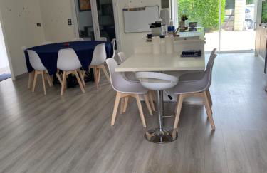 Plain pied climatisé piscine idéalement situé - Foto 21