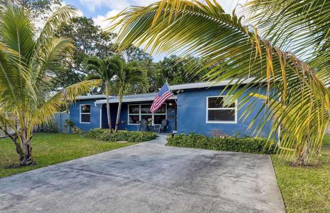 Hot Tub, Firepit, Deck | 10mins to Beach | Middle Terrace Cottage by AvantStay - Foto 47