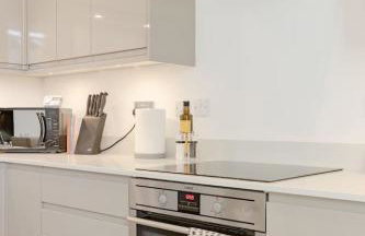 Elegant Epsom Family - Photo 11