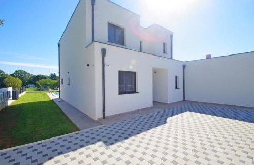 Villa with private pool in village Šišan - Foto 33