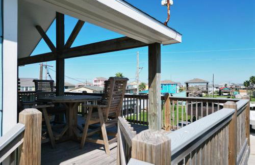 3BR Beach Retreat - Tiki Bar, Ocean Deck, Pet-Friendly & Sleeps 10 - Foto 26