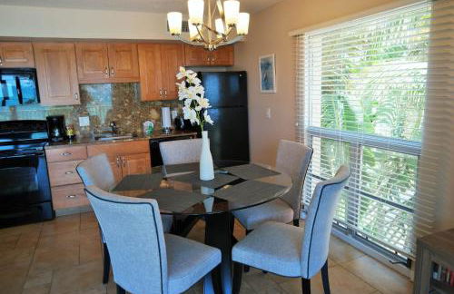 Beach and sunset view from your balcony - Photo 10