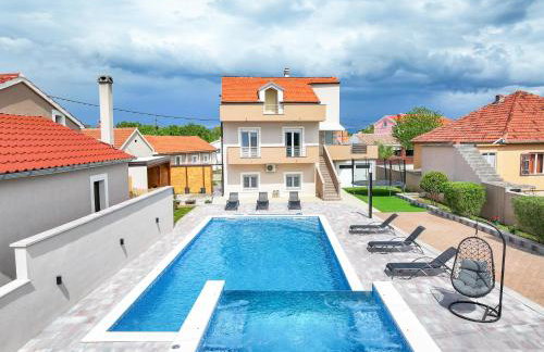 Villa Nada for 10 people with pool & integrated whirlpool - Foto 1