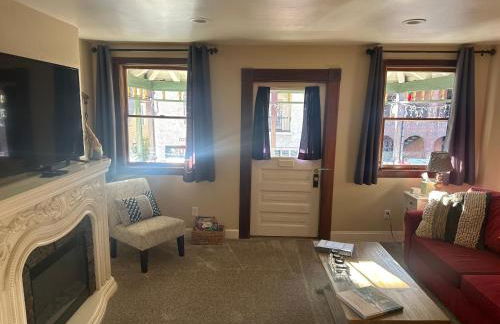 Historic Washington St Balcony - Photo 11