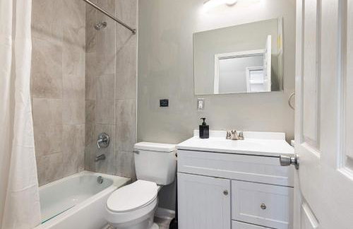 Historic CozySuites 4BR 2BA with a modern touch - Foto 31