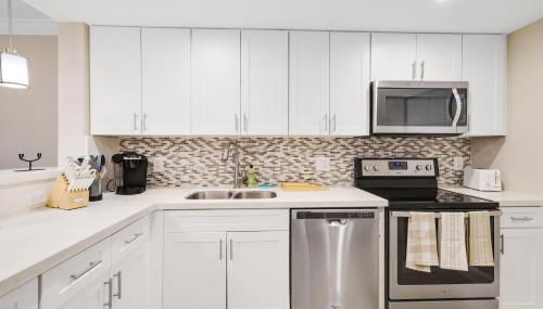 Boca Coastal Stay 2BR 2BA with Pool and Balcony - Foto 5