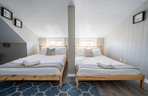 1 Block to Beach - 8BR 5BA Modern Historic Home - Foto 25