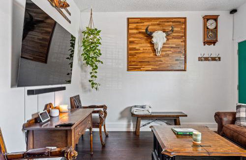 HOT TUB Firepit Pool Table Patio Cozy Downtown Denver - Foto 24