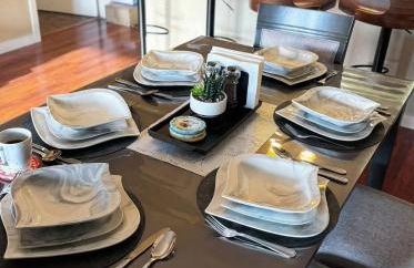 Lakeside luxury with hot tub and pool - Foto 62