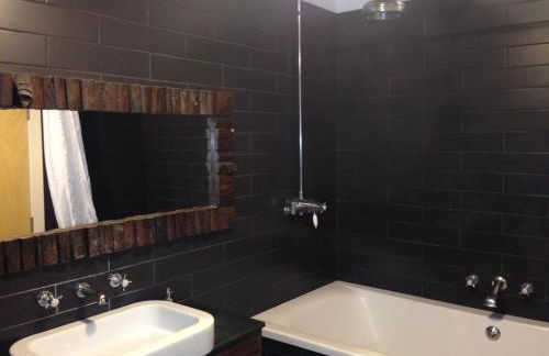 Loft Apartment - Photo 8