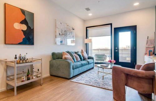 Stylish downtown condo w/ pool & parking - Foto 13