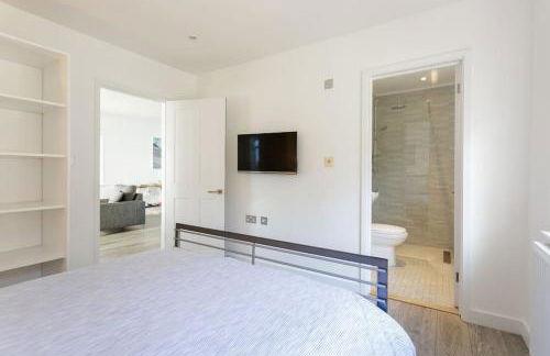 Modern Seaside House with Hot Tub - Foto 32