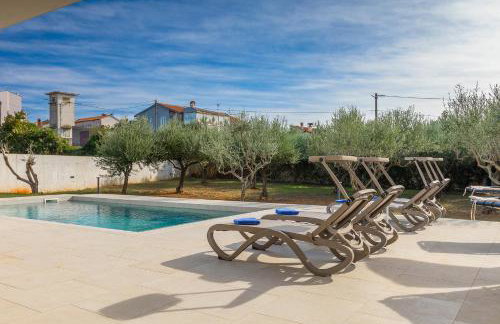 Villa San Zusto, 1600 m2 plot area, heated pool with hydromassage zone - Foto 36