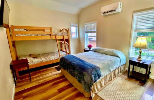 Lakefront Oak Cottage Hot Tub & Fire Pit - Foto 17