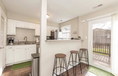 Private, Updated Townhouse in DT Apex - Foto 15