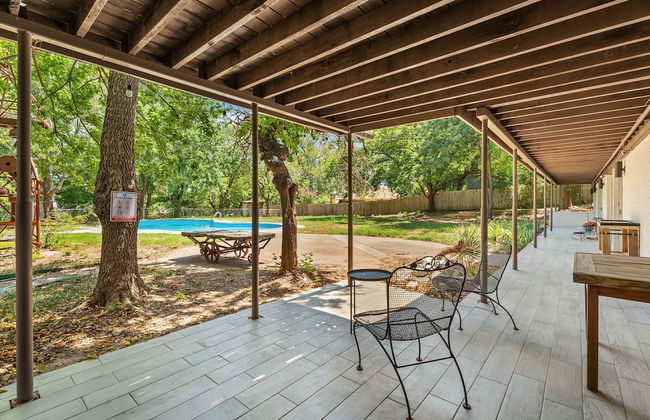 Spacious Family Home w Pool Hot Tub Large Yard - Photo 5