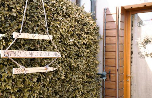 Venice's neighbor Home - Photo 44