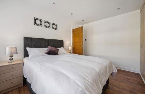 house in Heald Green village - Photo 9